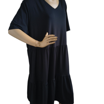 Klasyczna czarna sukienka plus size